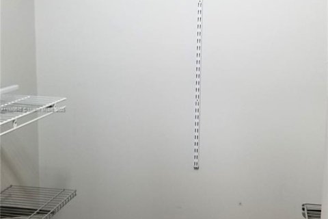 Touwnhouse à louer à Miami, Floride: 3 chambres, 126.16 m2 № 1938925 - photo 10