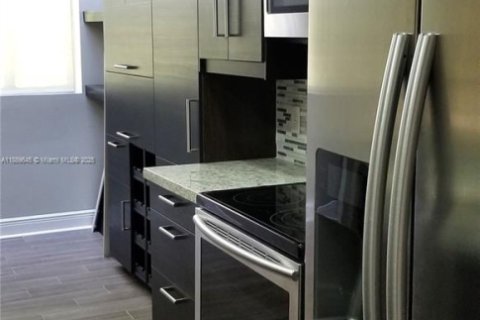 Touwnhouse à louer à Miami, Floride: 3 chambres, 126.16 m2 № 1938925 - photo 6