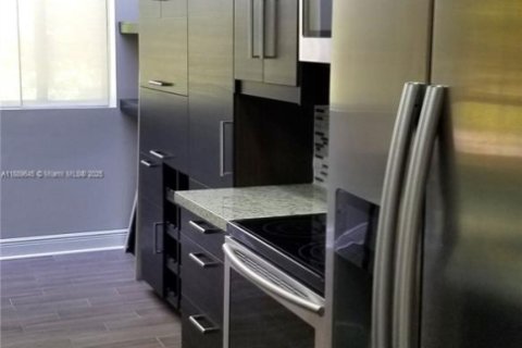 Townhouse in Miami, Florida 3 bedrooms, 126.16 sq.m. № 1938925 - photo 3