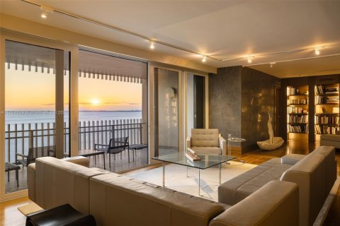 Condominio en venta en Miami, Florida, 4 dormitorios, 349.68 m2 № 1703246 - foto 4