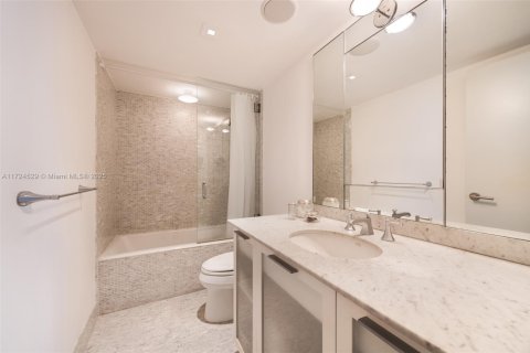 Condominio en venta en Miami, Florida, 4 dormitorios, 349.68 m2 № 1703246 - foto 28