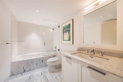 Condominio en venta en Miami, Florida, 4 dormitorios, 349.68 m2 № 1703246 - foto 30