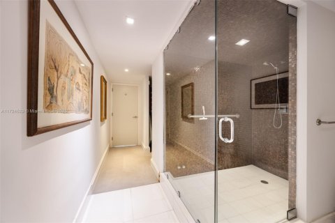 Condominio en venta en Miami, Florida, 4 dormitorios, 349.68 m2 № 1703246 - foto 24