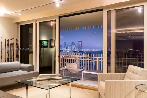 Condominio en venta en Miami, Florida, 4 dormitorios, 349.68 m2 № 1703246 - foto 18