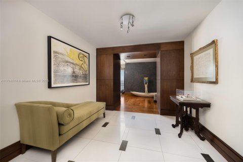 Condominio en venta en Miami, Florida, 4 dormitorios, 349.68 m2 № 1703246 - foto 8
