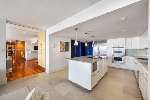 Condominio en venta en Miami, Florida, 4 dormitorios, 349.68 m2 № 1703246 - foto 11