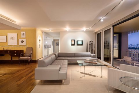 Condominio en venta en Miami, Florida, 4 dormitorios, 349.68 m2 № 1703246 - foto 6
