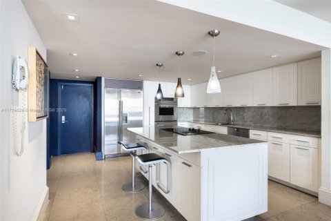 Condominio en venta en Miami, Florida, 4 dormitorios, 349.68 m2 № 1703246 - foto 12
