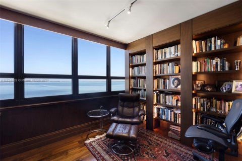 Condominio en venta en Miami, Florida, 4 dormitorios, 349.68 m2 № 1703246 - foto 17