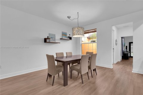 Купить таунхаус в Пемброк-Пайнс, Флорида 3 спальни, 169.64м2, № 1972046 - фото 4