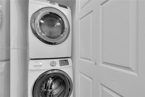 Купить таунхаус в Пемброк-Пайнс, Флорида 3 спальни, 169.64м2, № 1972046 - фото 10