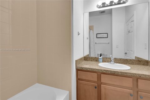 Купить таунхаус в Пемброк-Пайнс, Флорида 3 спальни, 169.64м2, № 1972046 - фото 16