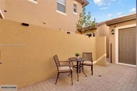 Adosado en venta en Pembroke Pines, Florida, 3 dormitorios, 169.64 m2 № 1972046 - foto 29