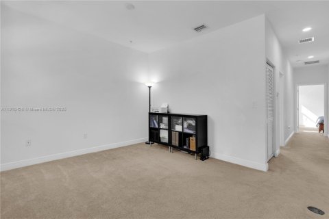 Купить таунхаус в Пемброк-Пайнс, Флорида 3 спальни, 169.64м2, № 1972046 - фото 12