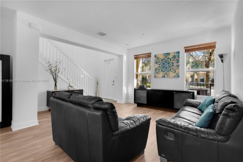 Купить таунхаус в Пемброк-Пайнс, Флорида 3 спальни, 169.64м2, № 1972046 - фото 3