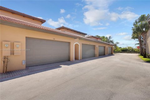 Купить таунхаус в Пемброк-Пайнс, Флорида 3 спальни, 169.64м2, № 1972046 - фото 26