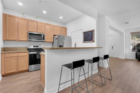 Купить таунхаус в Пемброк-Пайнс, Флорида 3 спальни, 169.64м2, № 1972046 - фото 7