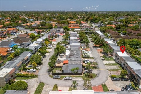 Townhouse in Miami, Florida 4 bedrooms, 161.65 sq.m. № 1741417 - photo 3