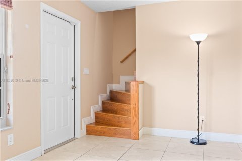 Townhouse in Miami, Florida 4 bedrooms, 161.65 sq.m. № 1741417 - photo 28
