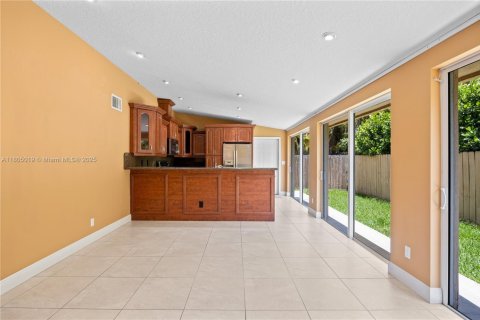 Townhouse in Miami, Florida 4 bedrooms, 161.65 sq.m. № 1741417 - photo 24