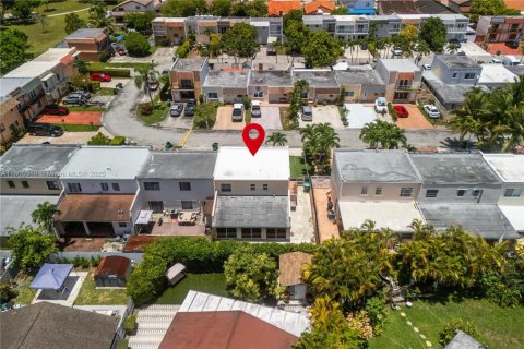 Townhouse in Miami, Florida 4 bedrooms, 161.65 sq.m. № 1741417 - photo 2