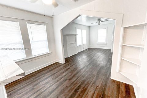 Снять в аренду виллу или дом в Уэст-Палм-Бич, Флорида 3 спальни, 108.32м2, № 2000620 - фото 5