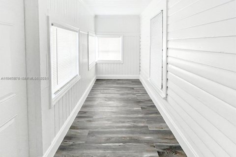 Снять в аренду виллу или дом в Уэст-Палм-Бич, Флорида 3 спальни, 108.32м2, № 2000620 - фото 2