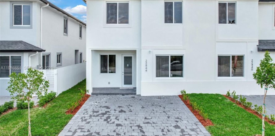 Таунхаус в Майами, Флорида 5 спален № 2048376