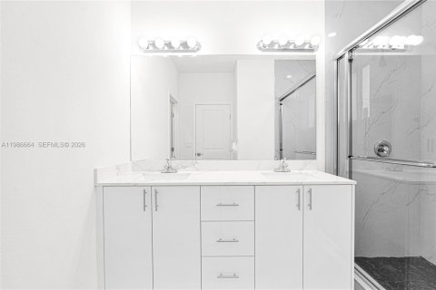 Купить таунхаус в Майами, Флорида 5 спален, № 2048376 - фото 25