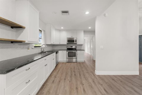 House in Delray Beach, Florida 3 bedrooms, 159.7 sq.m. № 1846171 - photo 19