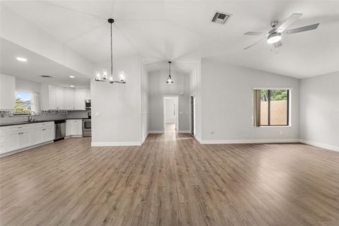 House in Delray Beach, Florida 3 bedrooms, 159.7 sq.m. № 1846171 - photo 18