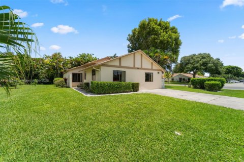 House in Delray Beach, Florida 3 bedrooms, 159.7 sq.m. № 1846171 - photo 25