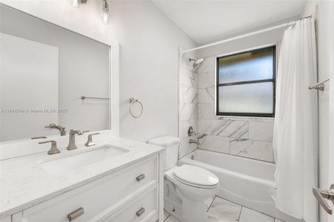 House in Delray Beach, Florida 3 bedrooms, 159.7 sq.m. № 1846171 - photo 14