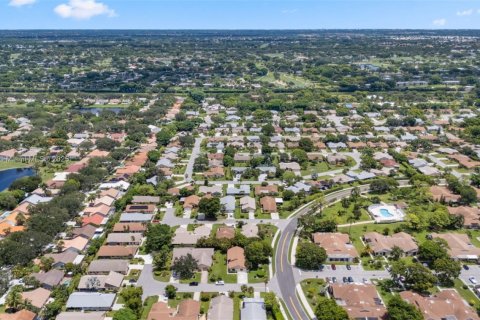House in Delray Beach, Florida 3 bedrooms, 159.7 sq.m. № 1846171 - photo 29