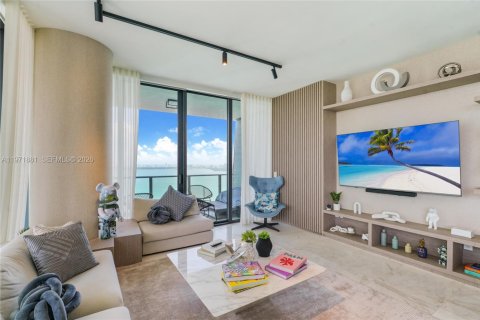 Снять в аренду кондоминиум в Майами, Флорида 3 спальни, 153.2м2, № 2032901 - фото 2