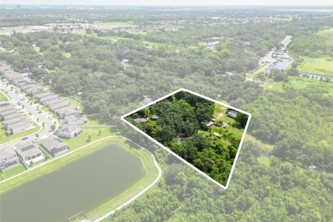 Propiedad comercial en Kissimmee, Florida 6 dormitorios, 318.56 m2 № 2207797