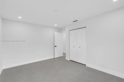 House in Plantation, Florida 5 bedrooms, 200.76 sq.m. № 1933437 - photo 27