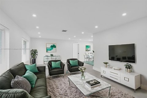 House in Plantation, Florida 5 bedrooms, 200.76 sq.m. № 1933437 - photo 8