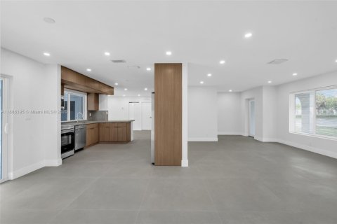 House in Plantation, Florida 5 bedrooms, 200.76 sq.m. № 1933437 - photo 19