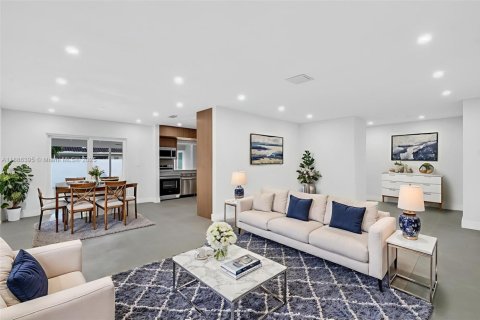 House in Plantation, Florida 5 bedrooms, 200.76 sq.m. № 1933437 - photo 12