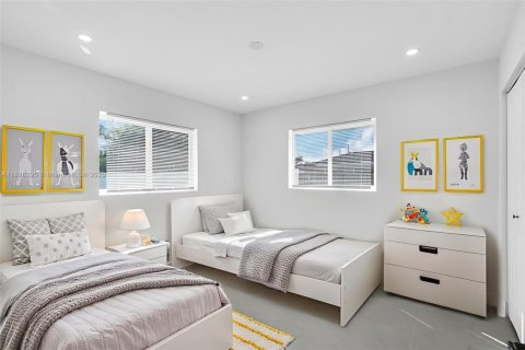 House in Plantation, Florida 5 bedrooms, 200.76 sq.m. № 1933437 - photo 22