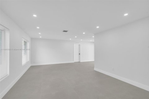 House in Plantation, Florida 5 bedrooms, 200.76 sq.m. № 1933437 - photo 7