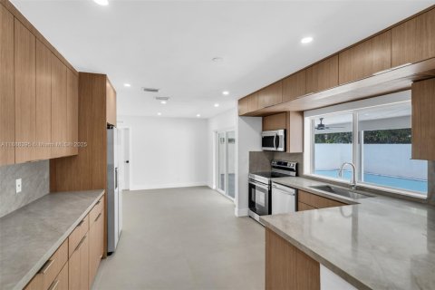 House in Plantation, Florida 5 bedrooms, 200.76 sq.m. № 1933437 - photo 16