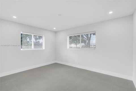 House in Plantation, Florida 5 bedrooms, 200.76 sq.m. № 1933437 - photo 25