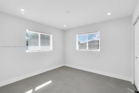 House in Plantation, Florida 5 bedrooms, 200.76 sq.m. № 1933437 - photo 21