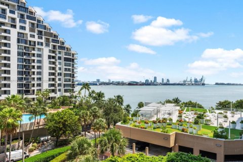 Copropriété à vendre à Miami, Floride: 2 chambres, 98.94 m2 № 2013186 - photo 27