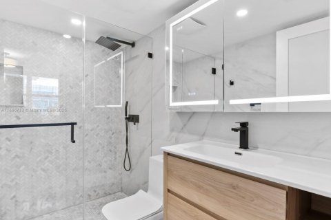 Copropriété à vendre à Miami, Floride: 2 chambres, 98.94 m2 № 2013186 - photo 18