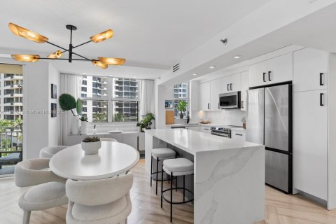 Copropriété à vendre à Miami, Floride: 2 chambres, 98.94 m2 № 2013186 - photo 10