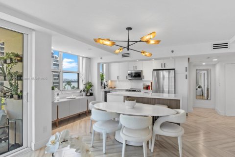 Copropriété à vendre à Miami, Floride: 2 chambres, 98.94 m2 № 2013186 - photo 11