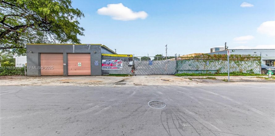 Immobilier commercial à Hollywood, Floride № 1982866